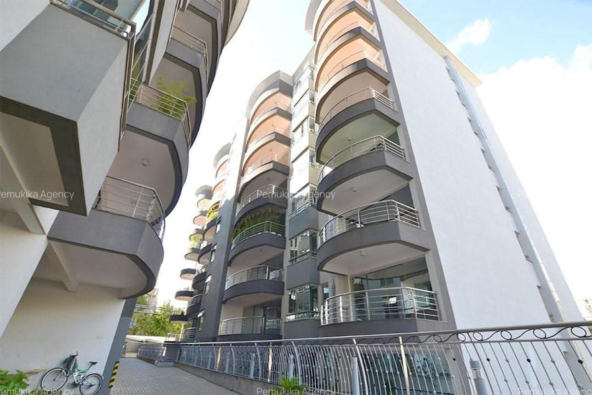 3 Bed Apartment with En Suite in Riverside - 3