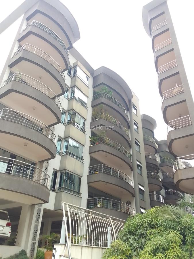 3 Bed Apartment with En Suite in Riverside - 1