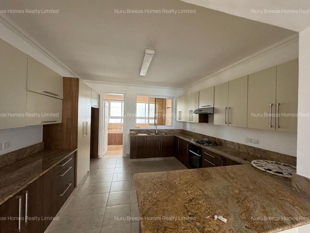 3 Bed Apartment with En Suite in Riverside - 3