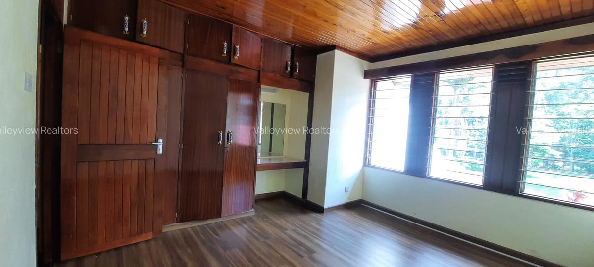 3 Bed House with En Suite at Lavington - 17