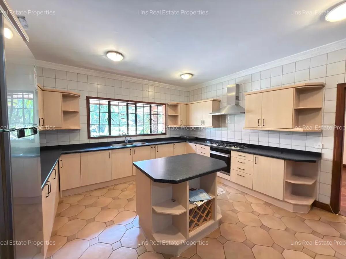 5 Bed Townhouse with En Suite in Runda - 4