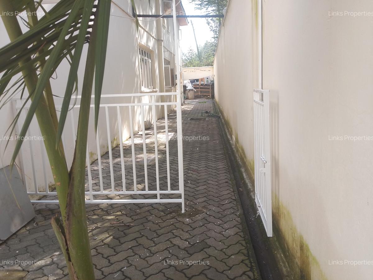 1 Bed House with En Suite at Karen - 1