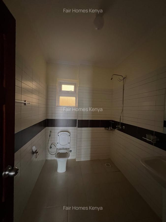 2 Bed Apartment with En Suite at Hatheru Road - 3