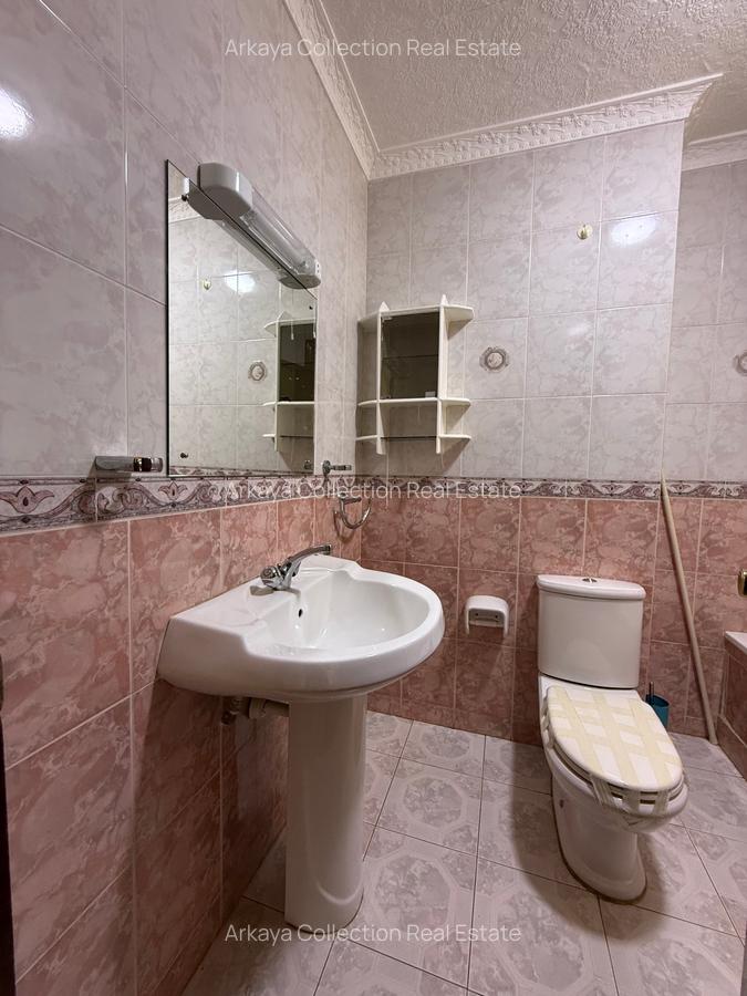 5 Bed House with En Suite in Runda - 10