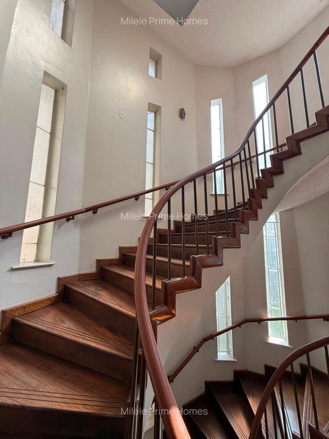 4 Bed Villa with En Suite at Lavington - 8