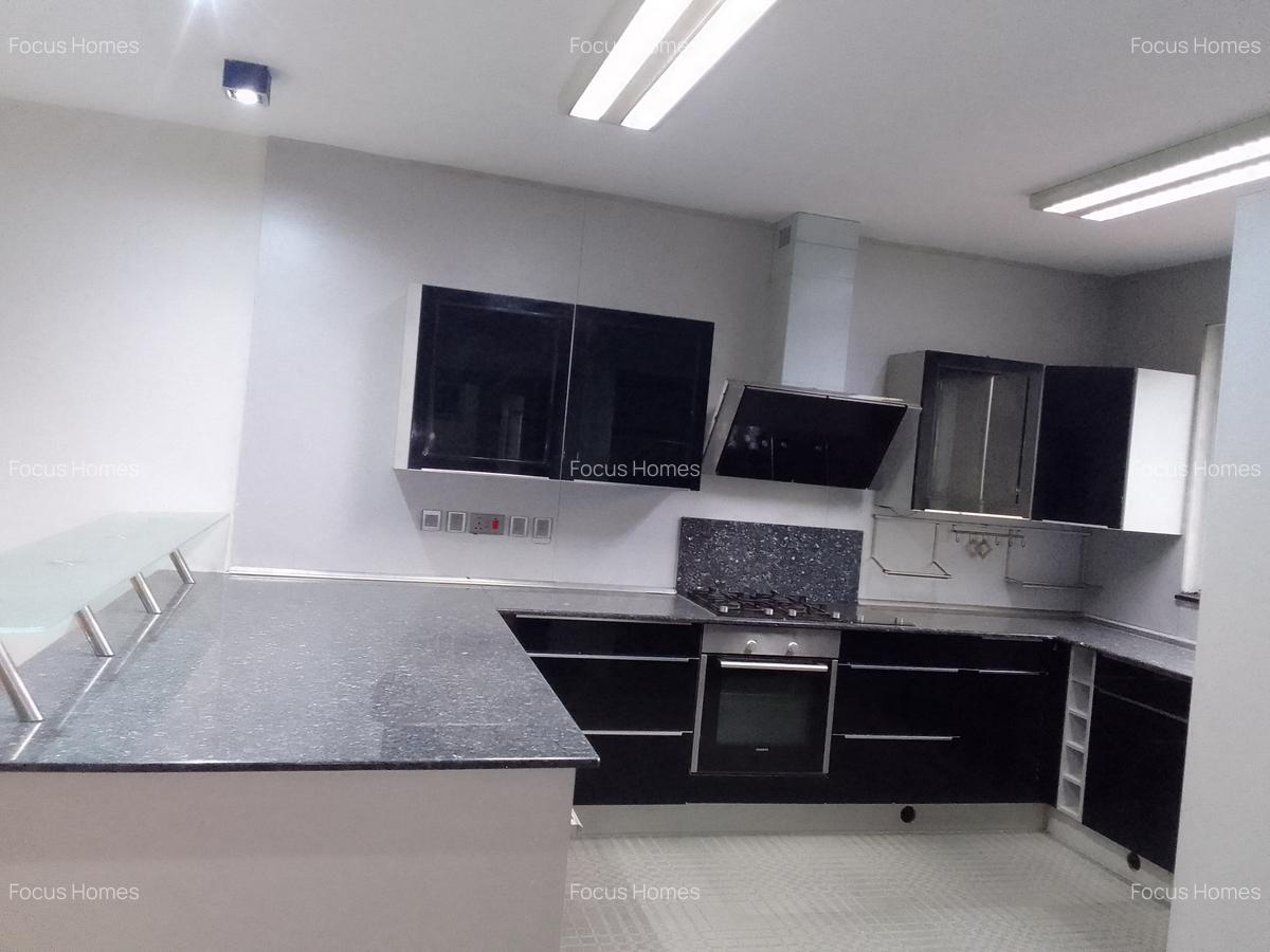 3 Bed Apartment with En Suite in Riverside - 19