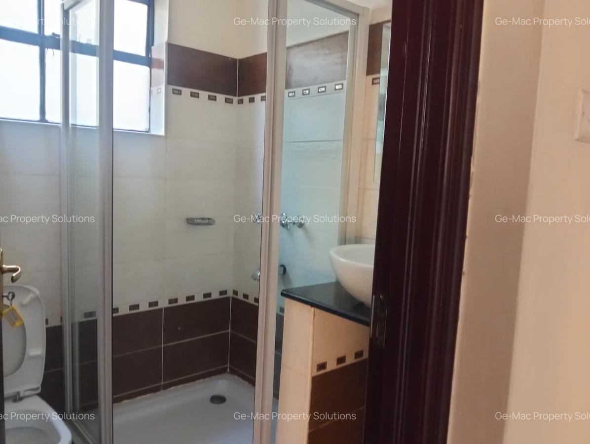 5 Bed House with En Suite in Lavington - 13