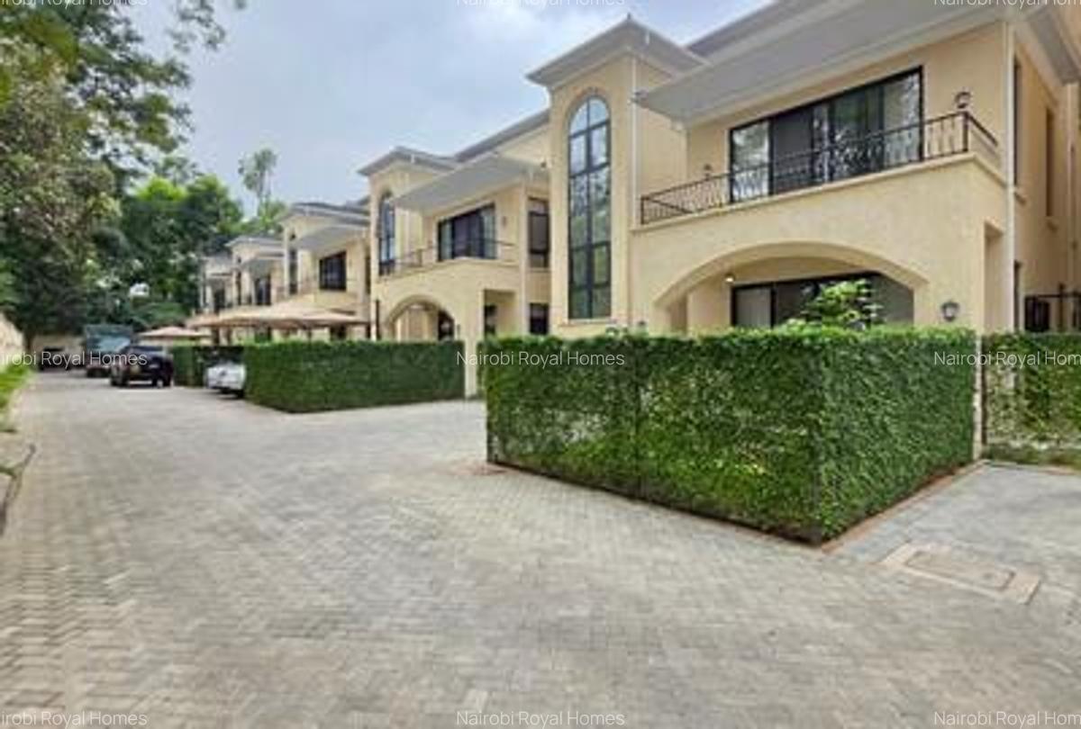5 Bed Townhouse with En Suite at Lavington Green - 1