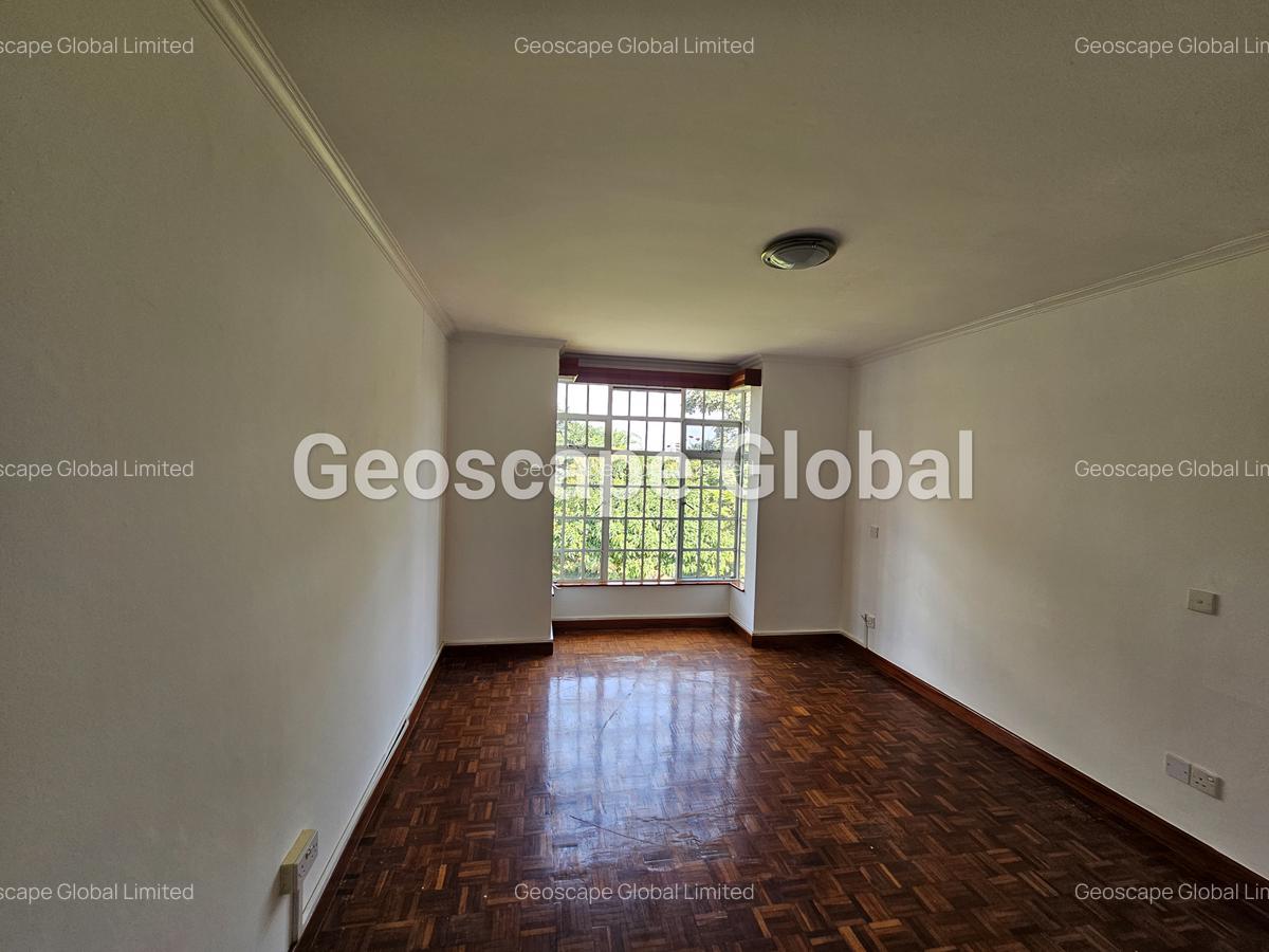 4 Bed House with En Suite in Rosslyn - 14