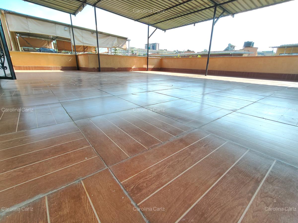 5 Bed House with En Suite in Westlands Area - 19