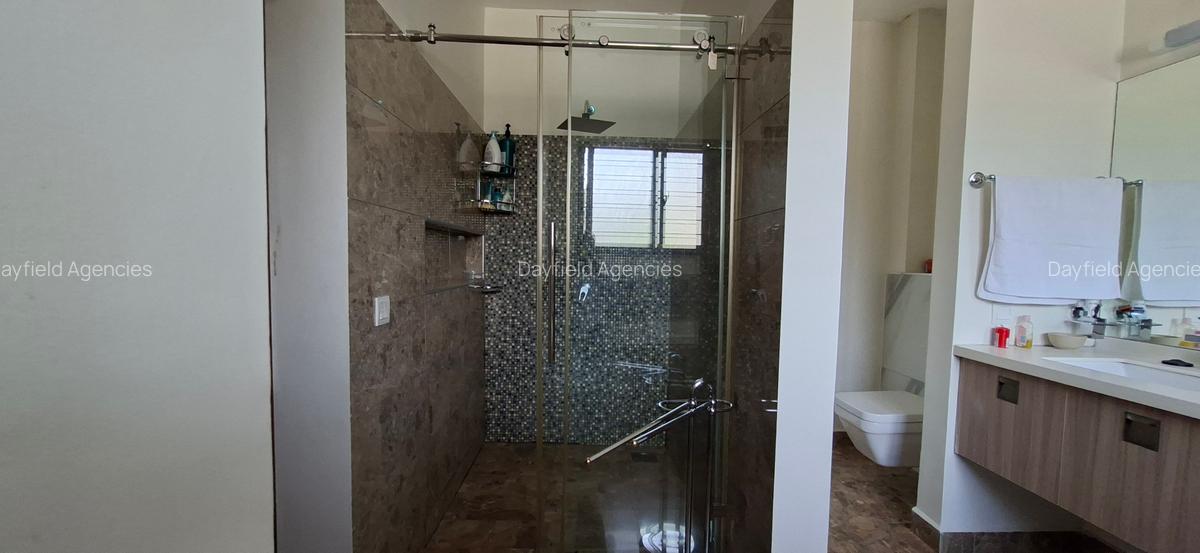 5 Bed House with En Suite in Lavington - 10