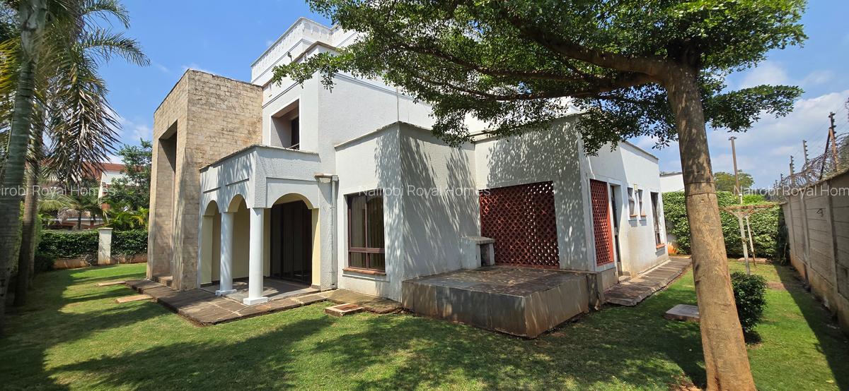5 Bed Townhouse with En Suite at Lavington Green - 3