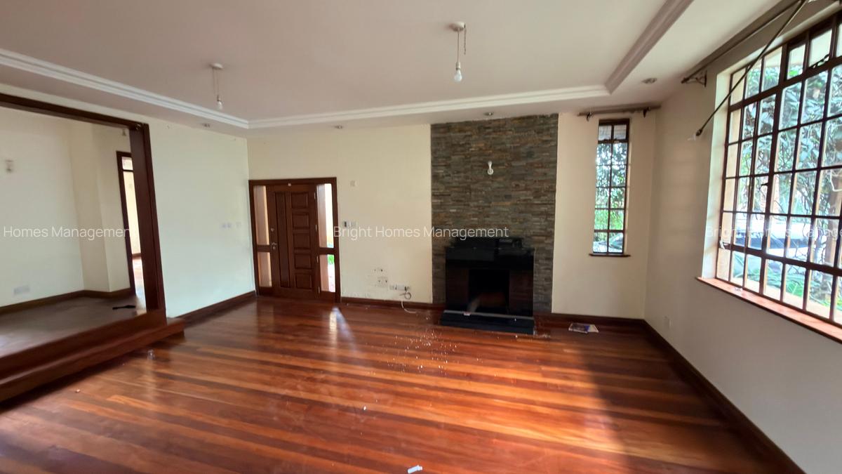 5 Bed Townhouse with En Suite in Lavington - 3
