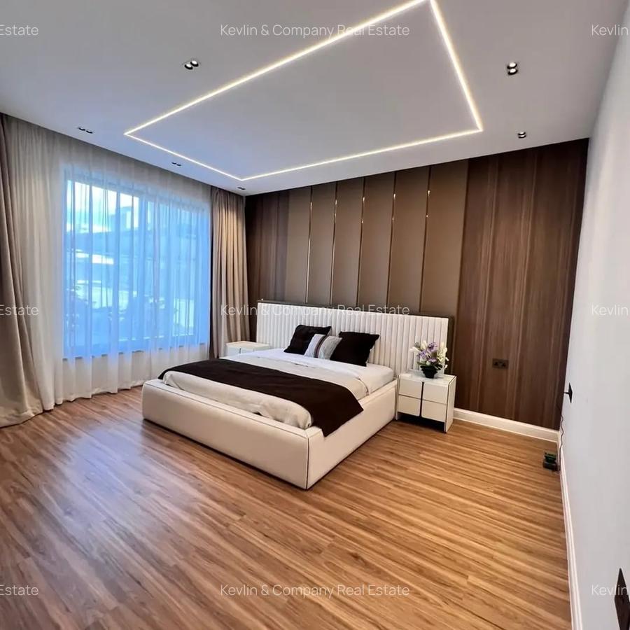 5 Bed Villa with En Suite in Runda - 12