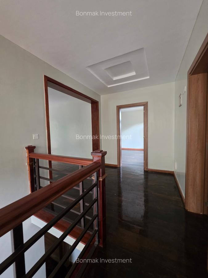 5 Bed Townhouse with En Suite at Lavington Green - 15