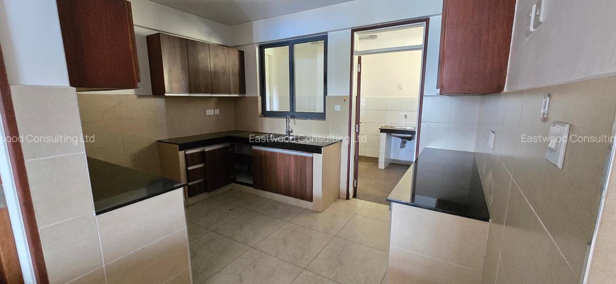 4 Bed Apartment with En Suite in Parklands - 2