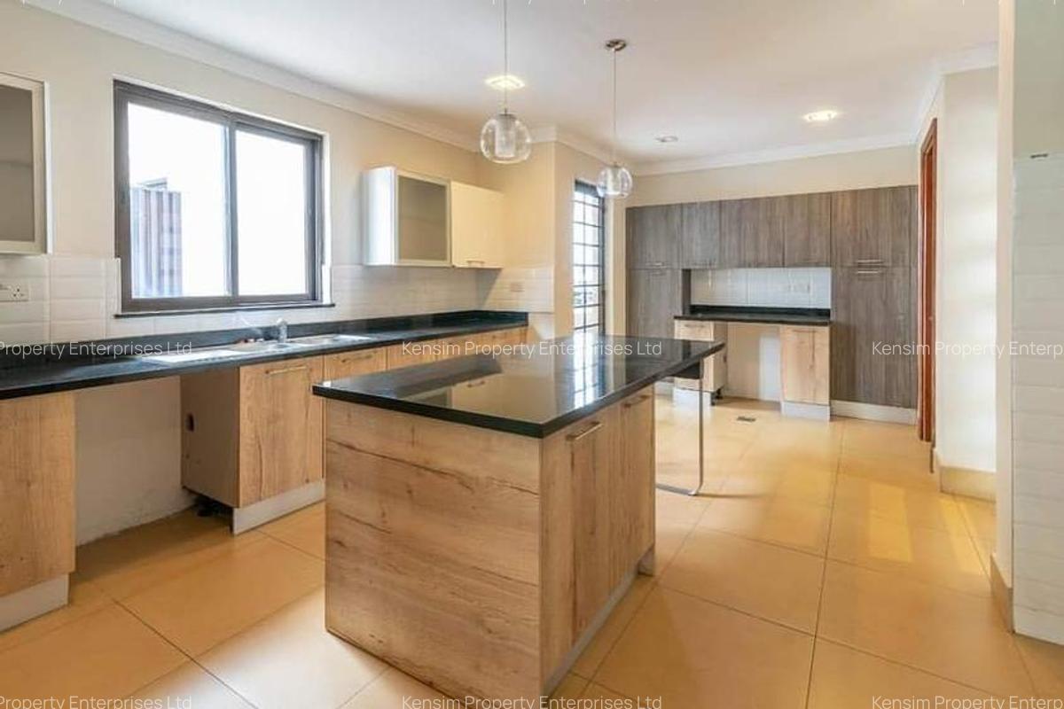 5 Bed Townhouse with En Suite in Karen - 11