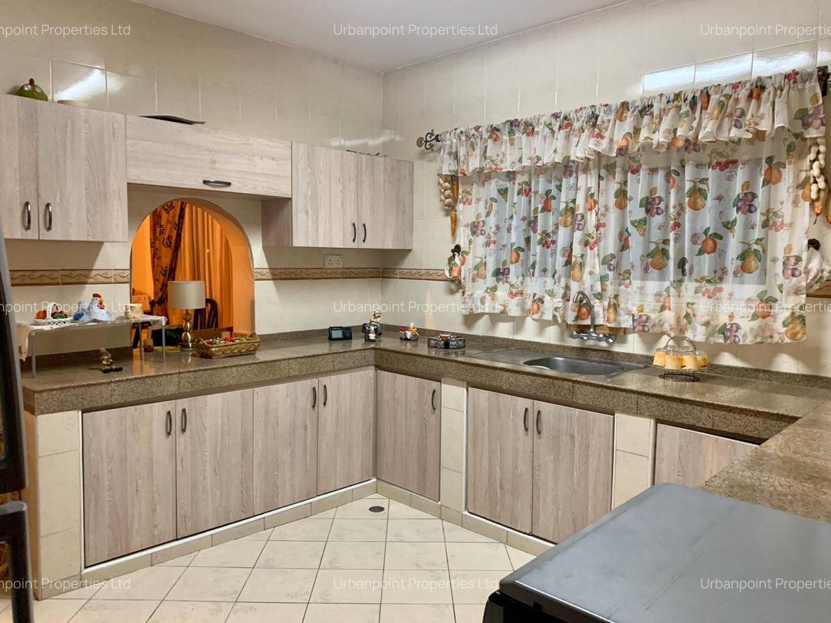 4 Bed House with En Suite in Nyali Area - 4