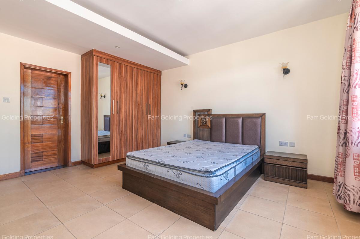 3 Bed Apartment with En Suite at School Lane - 12