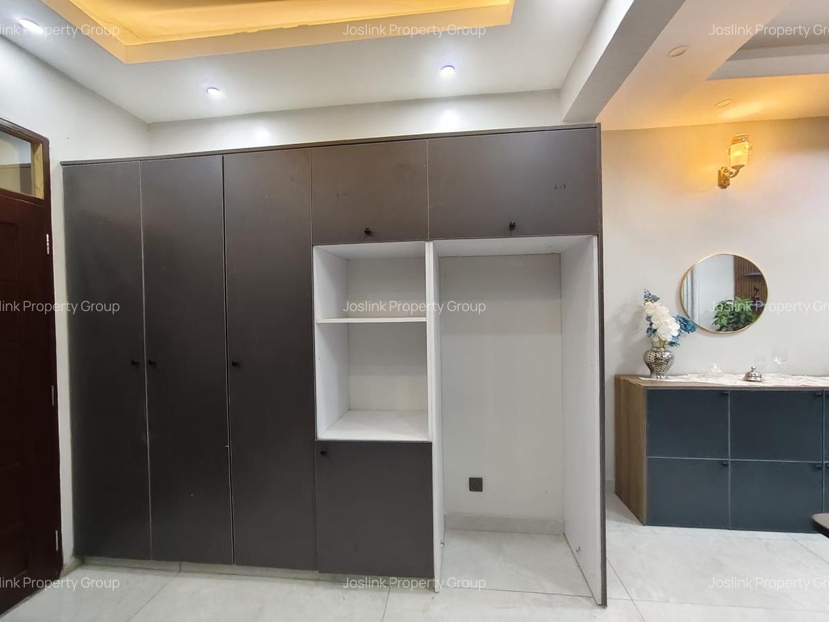 4 Bed Townhouse with En Suite at Greenwood Drive - 15