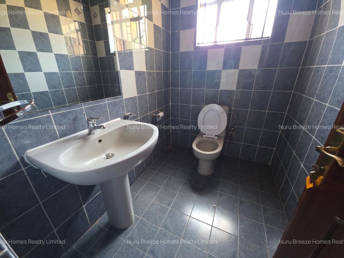 5 Bed House with En Suite in Runda - 18