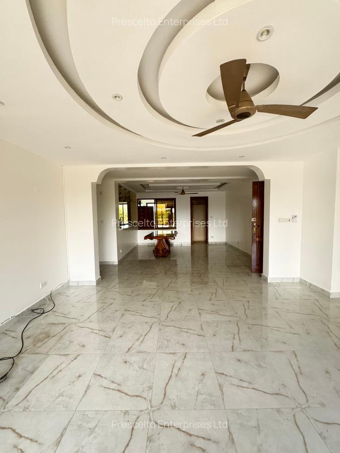 3 Bed Apartment with En Suite at Off Links Road - 1