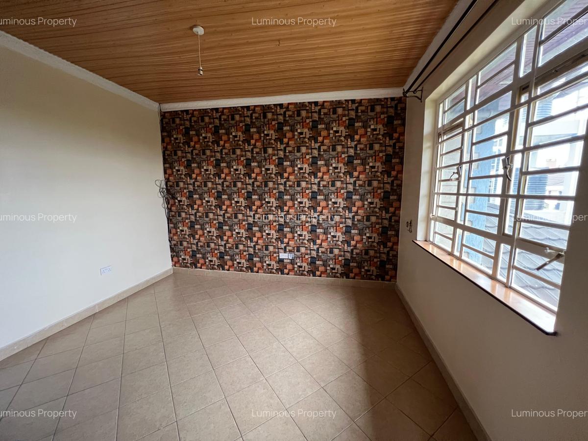 5 Bed House with En Suite at Membley - 8