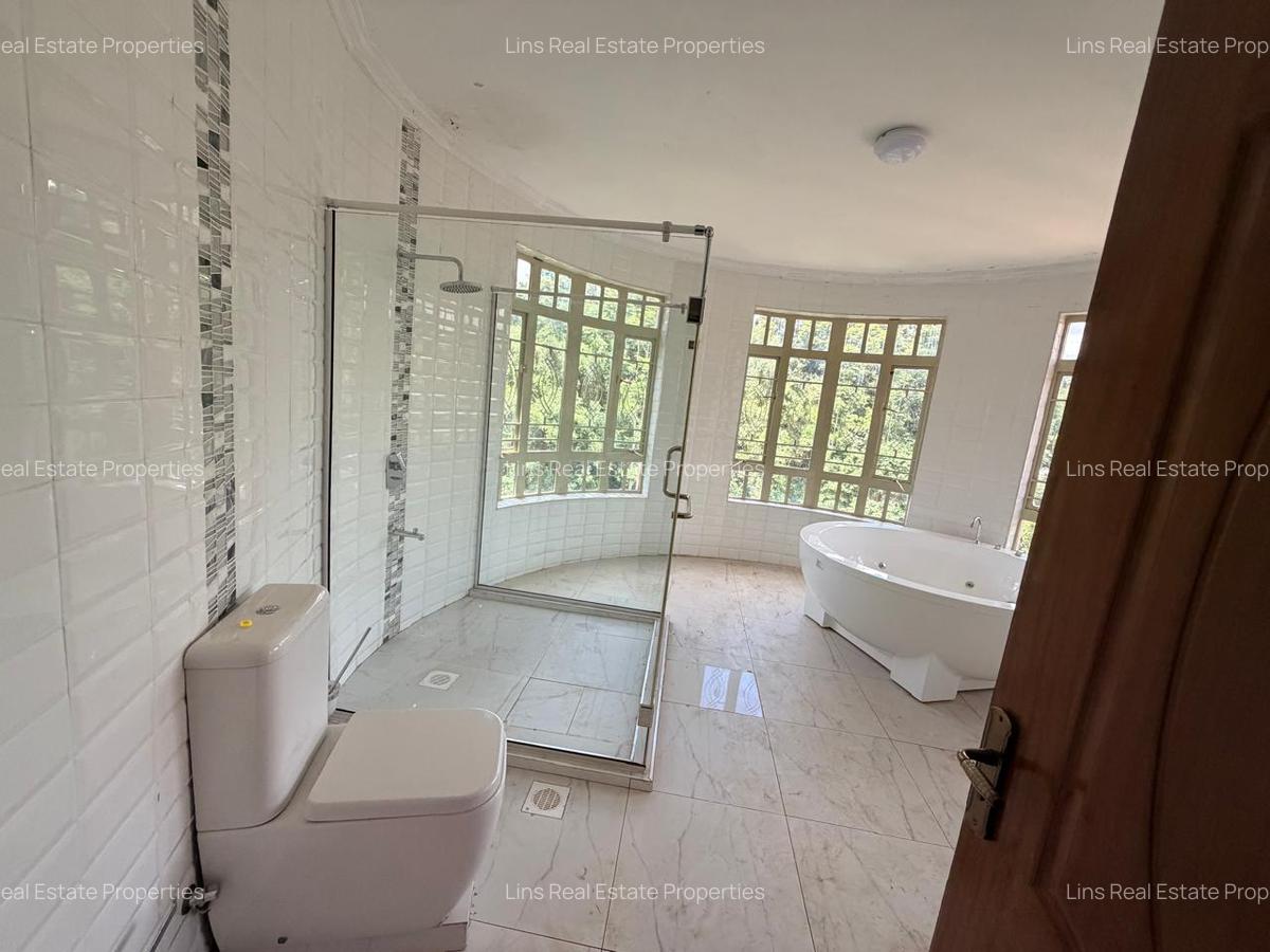 10 Bed House with En Suite in Nyari - 19