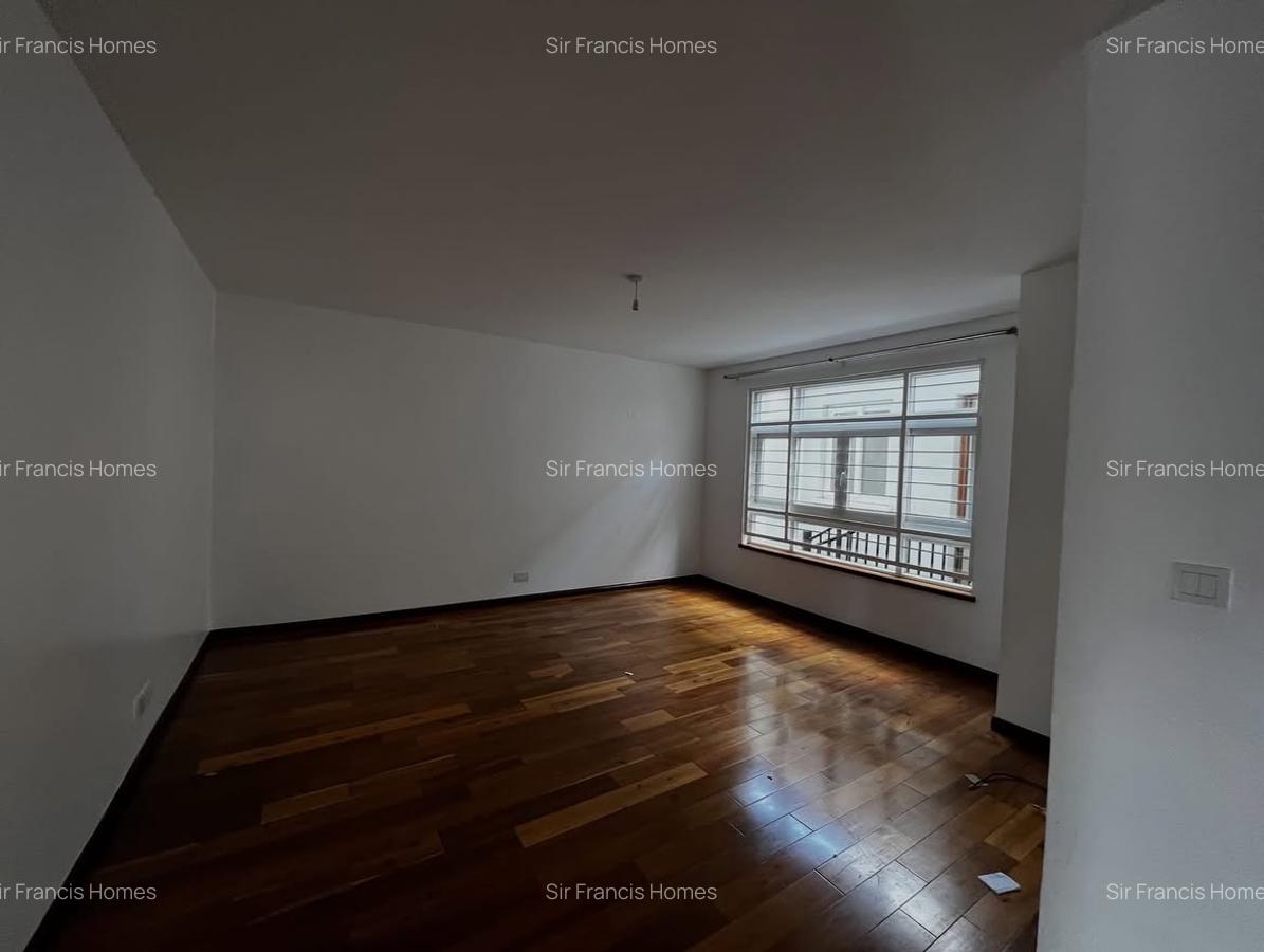 5 Bed Townhouse with En Suite at Lavington - 6