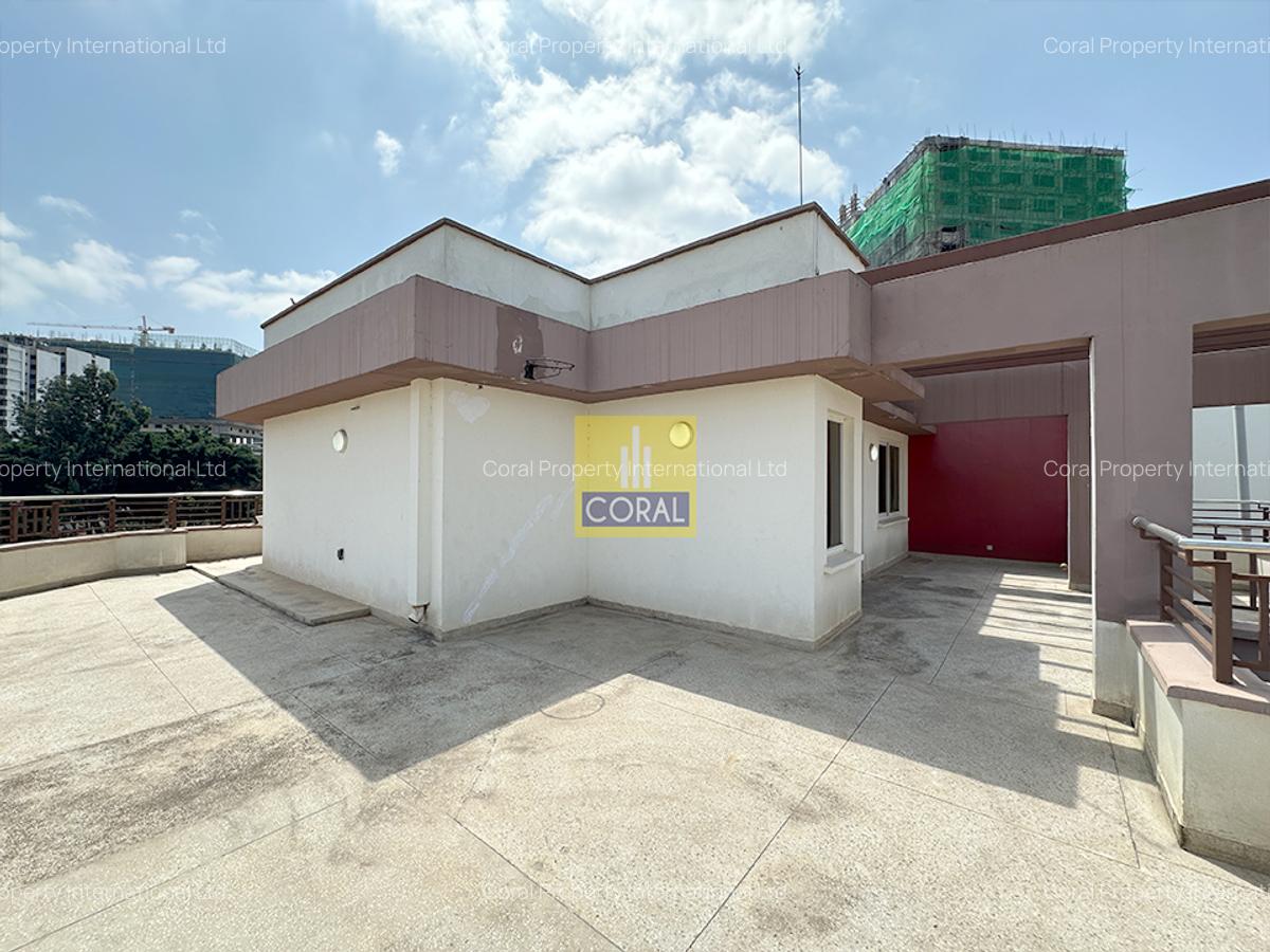 4 Bed Apartment in Parklands - 14