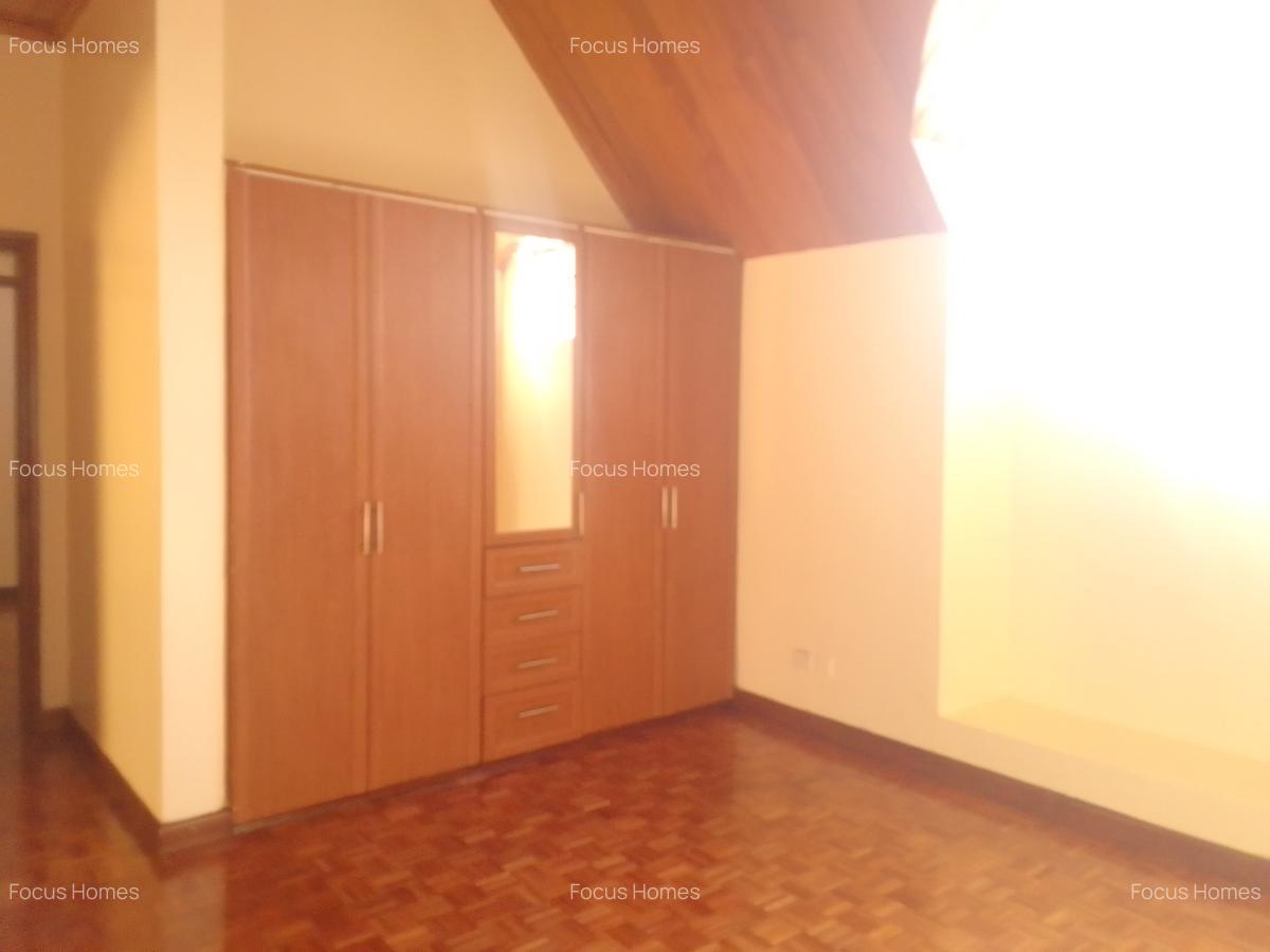 4 Bed Townhouse with En Suite in Lavington - 6