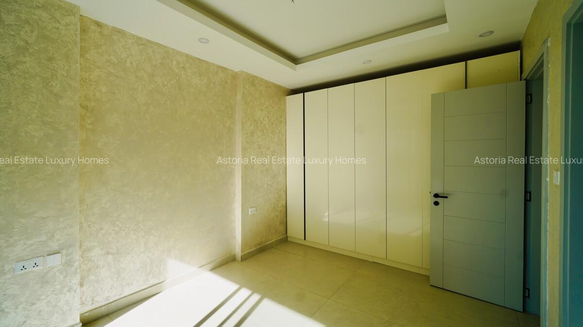 4 Bed Apartment with En Suite at 2026-510 4 Bed C Ren - 12