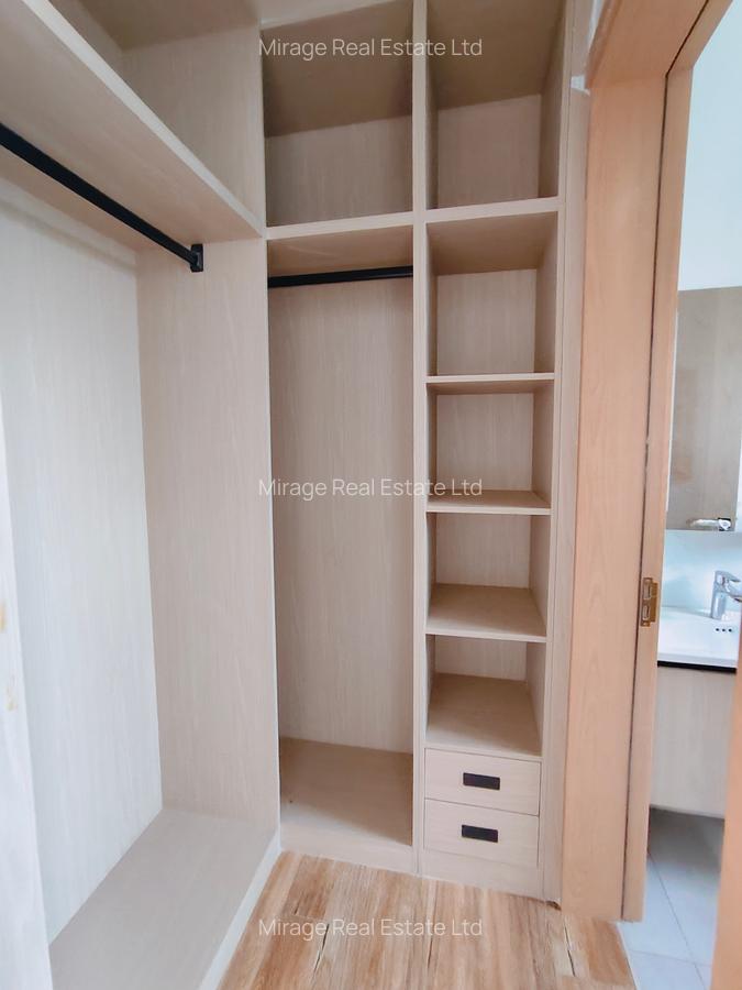 6 Bed Townhouse with En Suite in Lavington - 14