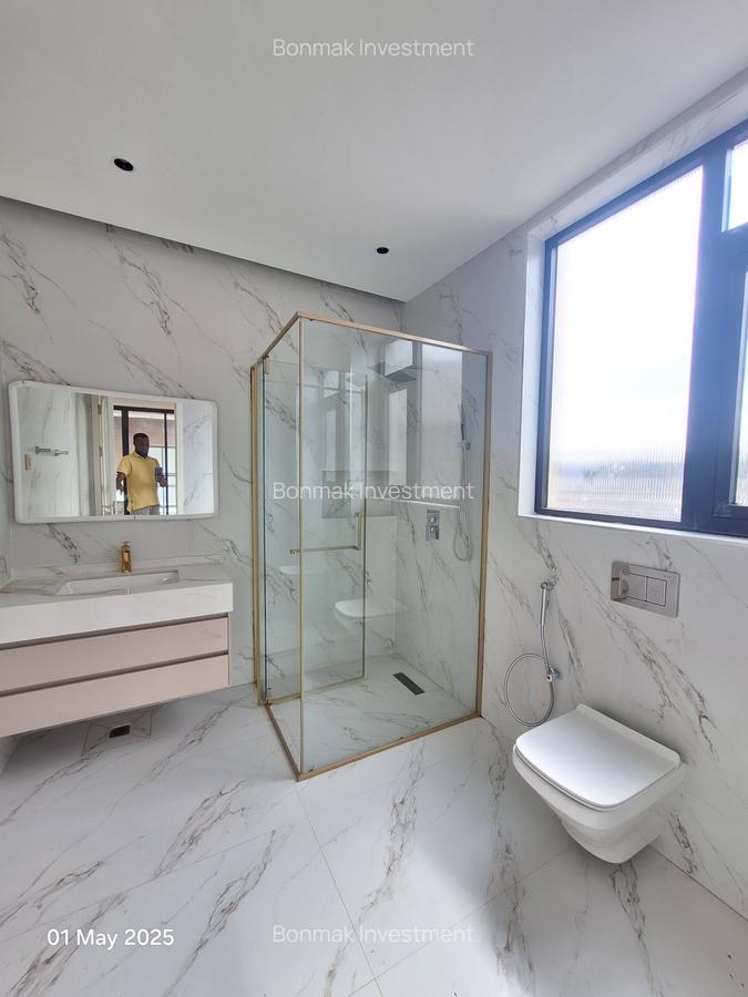 5 Bed Townhouse with En Suite at Lavington Green - 16