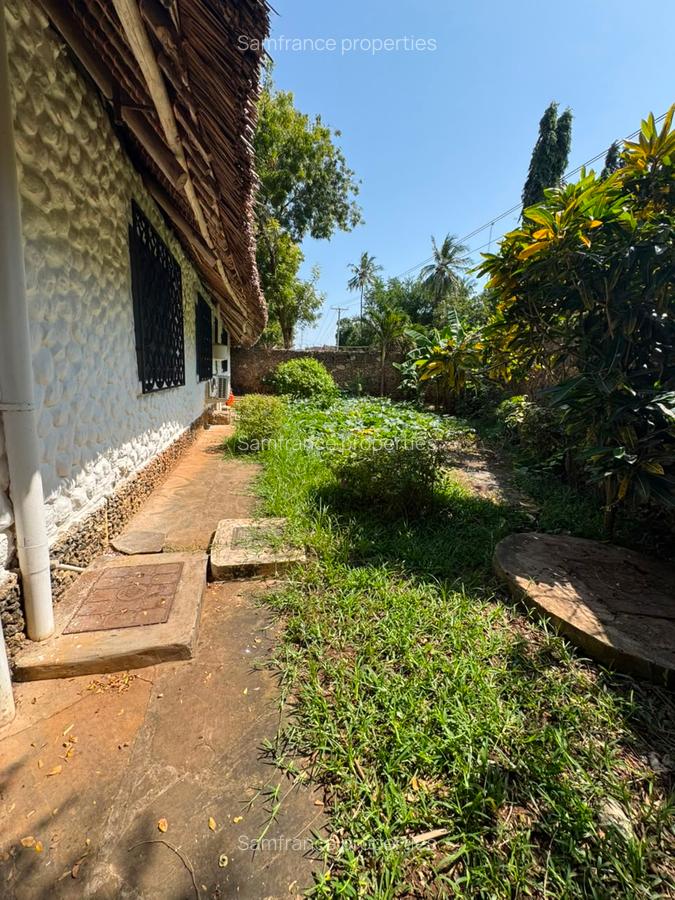 3 Bed Villa with En Suite at Lamarina - 5