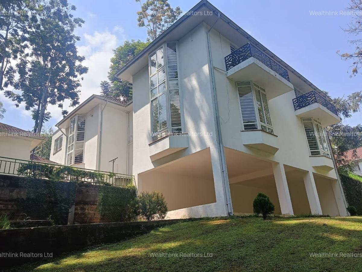 5 Bed Townhouse with En Suite at Lonetree - 3