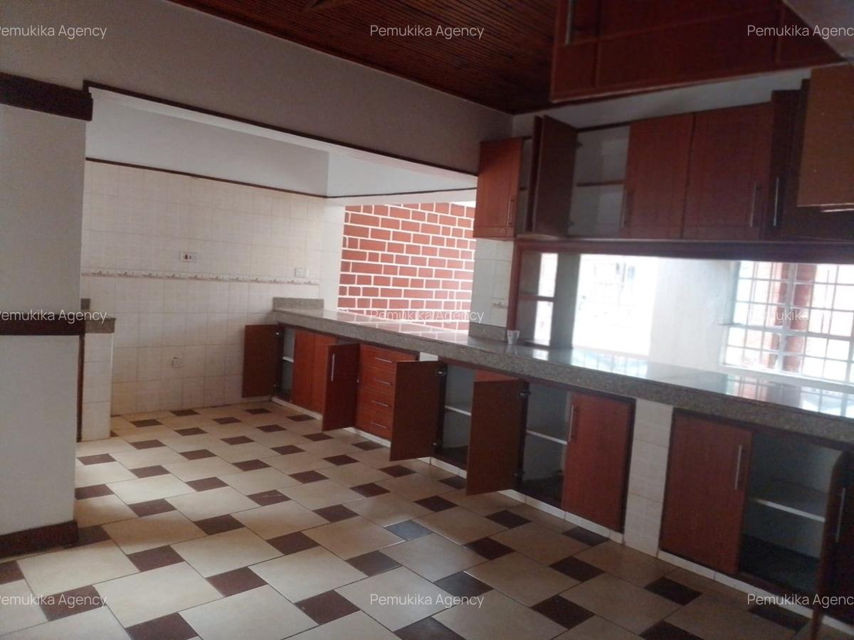 4 Bed House with En Suite at Karen C - 16