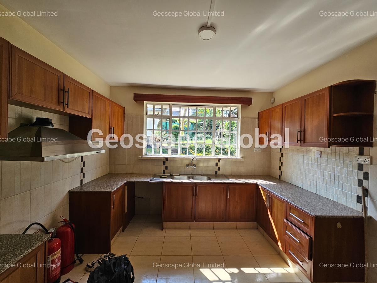 4 Bed House with En Suite in Nyari - 3
