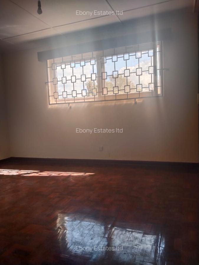 5 Bed Townhouse with En Suite in Lavington - 14