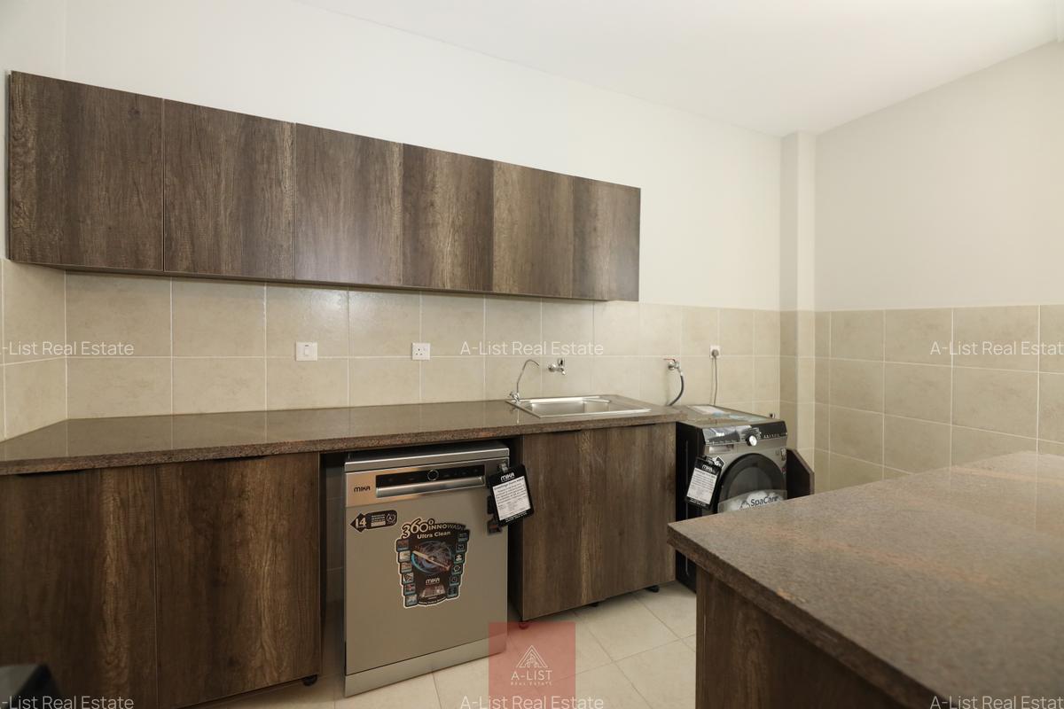 3 Bed Apartment with En Suite at Riverside Gardens - 6