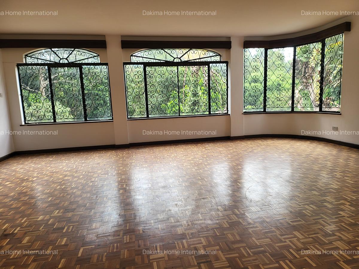 5 Bed Townhouse with En Suite in Nyari - 6