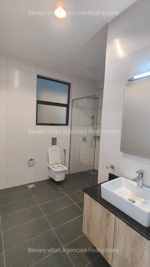3 Bed Apartment with En Suite at Parklands - 8