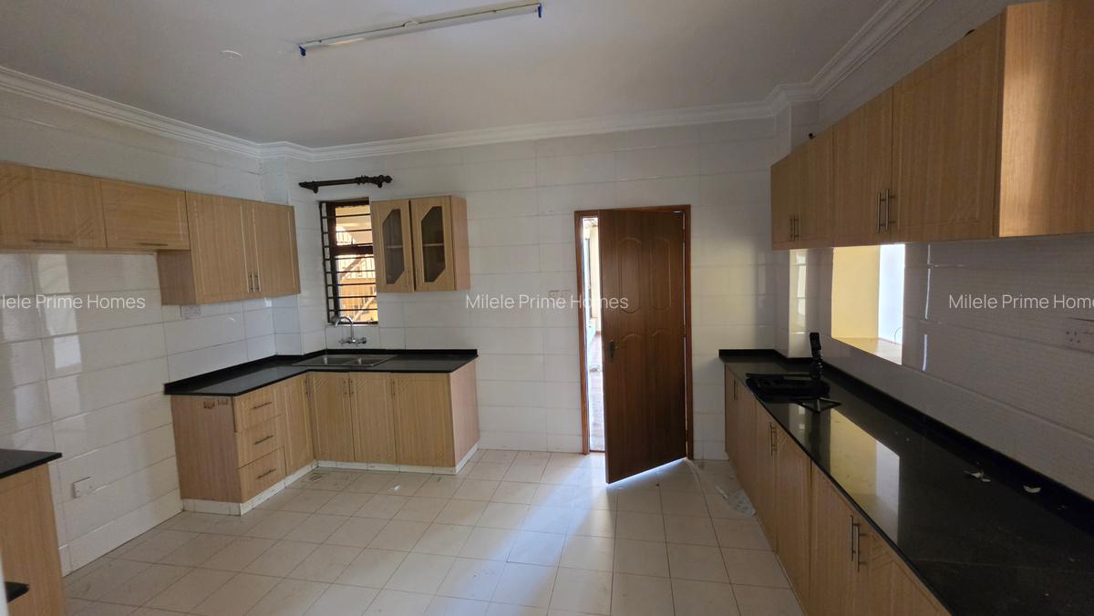 Serviced 3 Bed Apartment with En Suite at Kileleshwa - 4