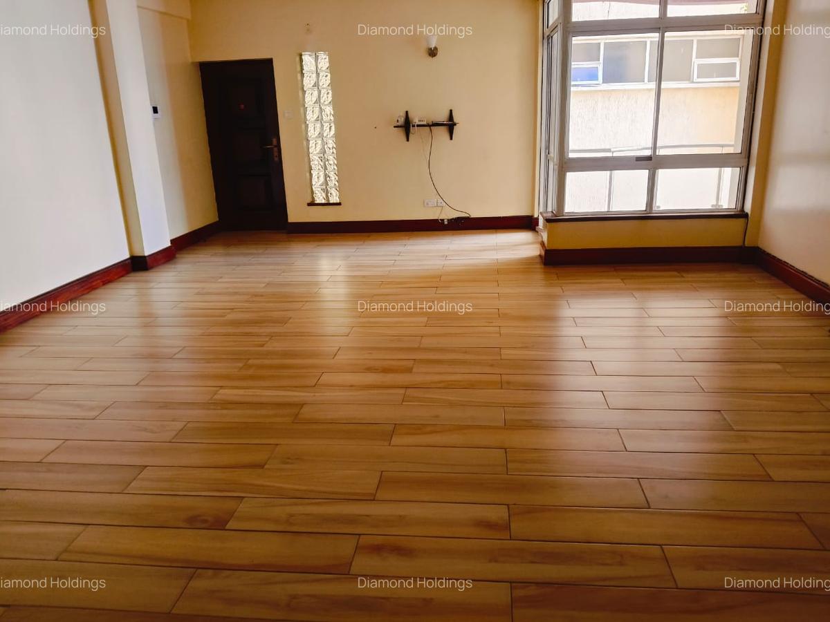 3 Bed Apartment with En Suite at Parklands - 2