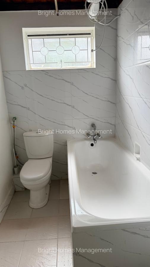 5 Bed House with En Suite in Lavington - 15