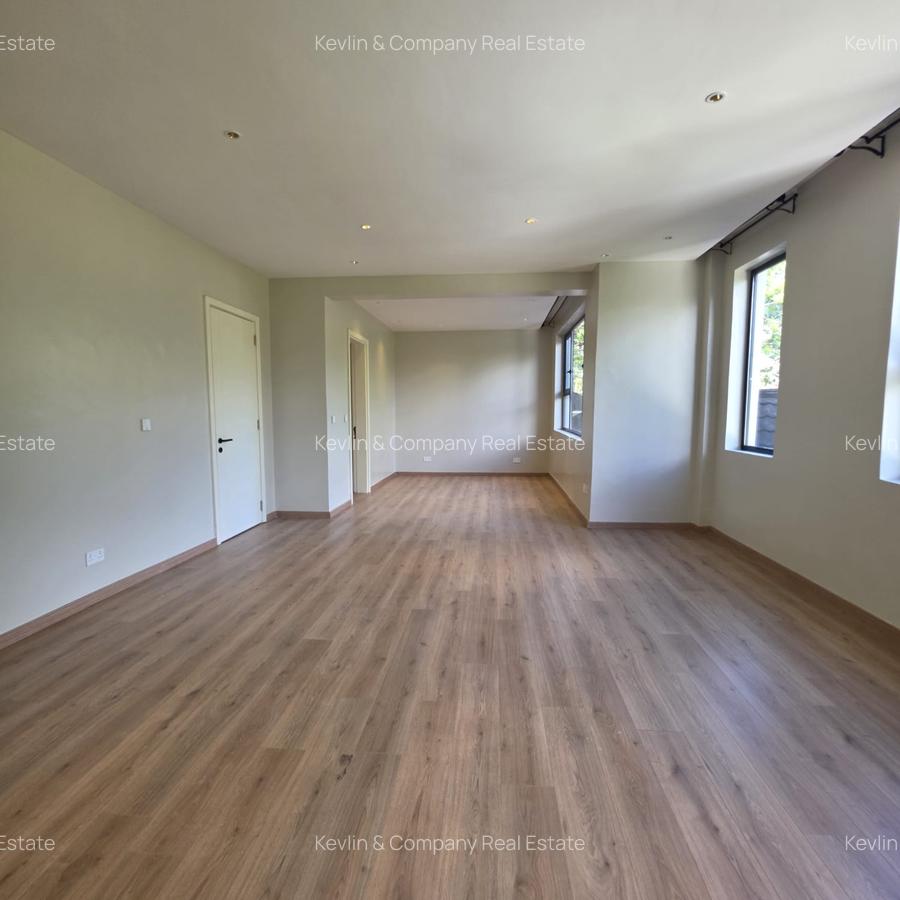 5 Bed Villa with En Suite in Lavington - 6