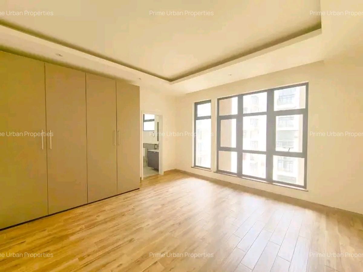 4 Bed Apartment with En Suite in Riverside - 2