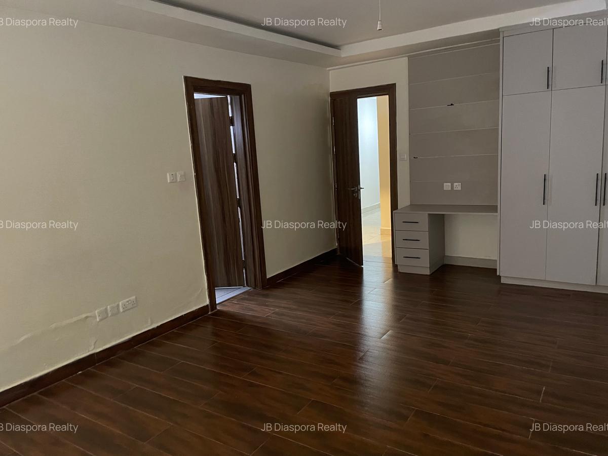 4 Bed Apartment with En Suite in Parklands - 3