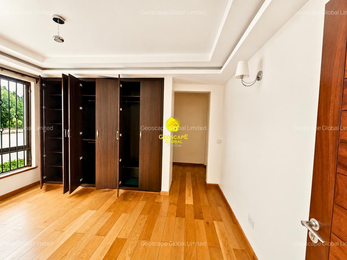 5 Bed Villa with En Suite in Lavington - 3