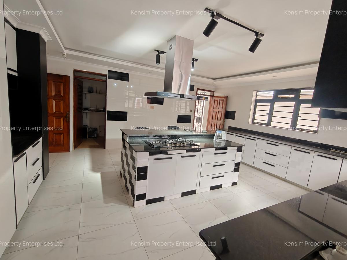 5 Bed House with En Suite in Runda - 7